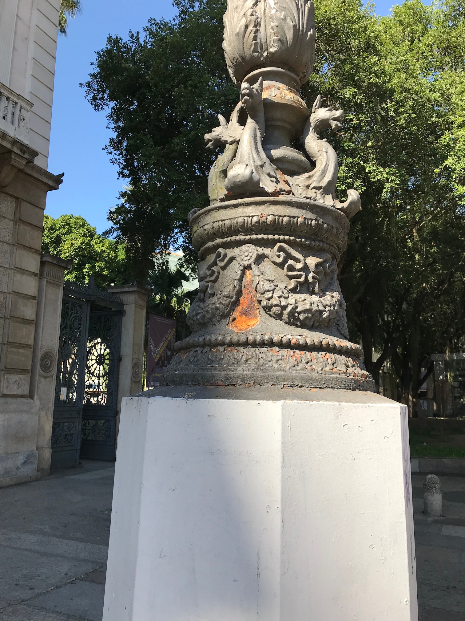 Original lamppost scene behind Lava